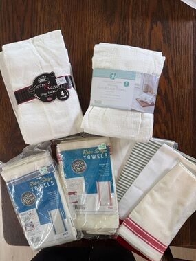 Assorted lot of cotton towels. All unused. Most in original packaging